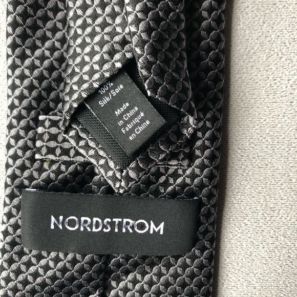 Nordstrom ~ 100% Silk Tie ~ Black and Grey - Picture 4 of 5